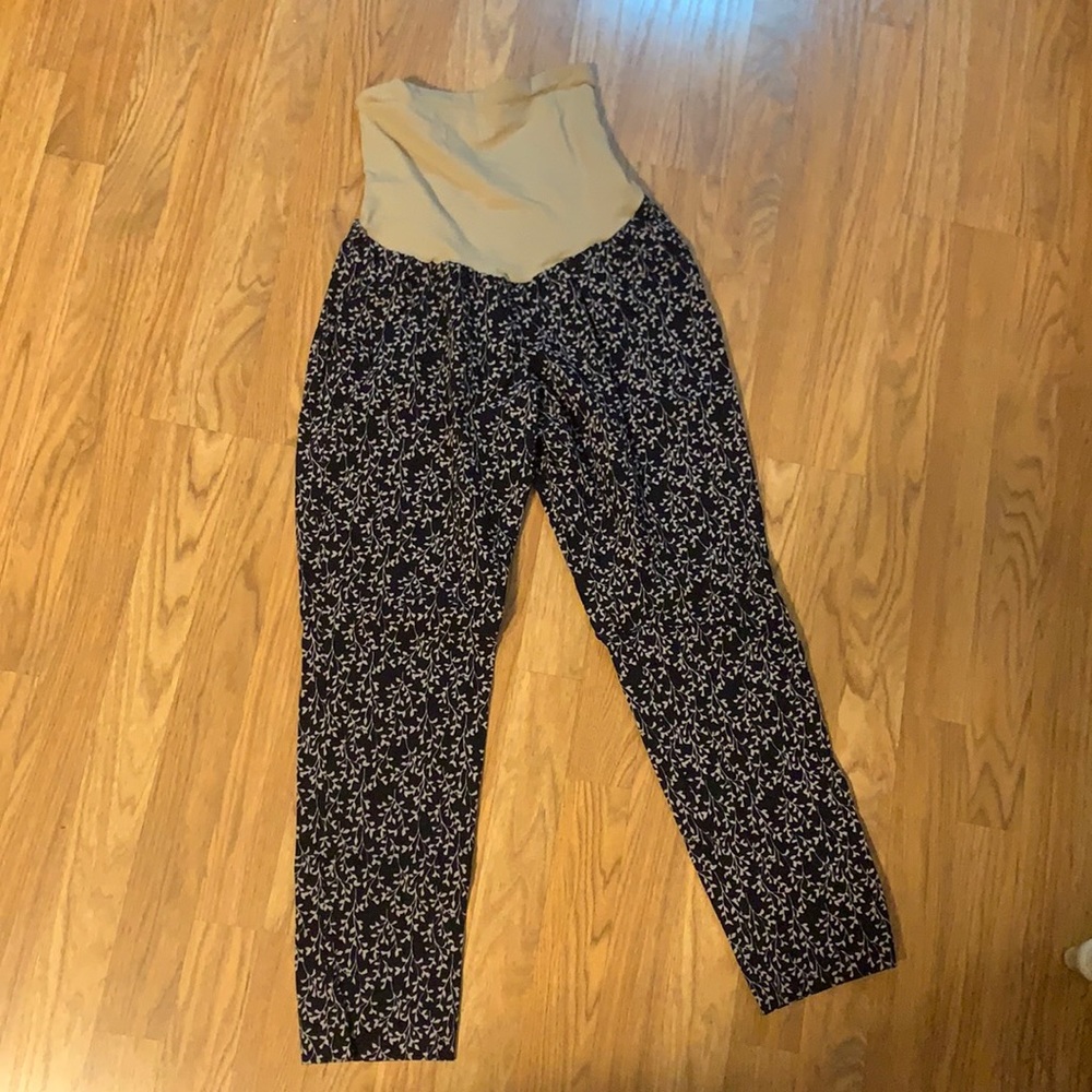 Motherhood maternity size large stretchy pants.